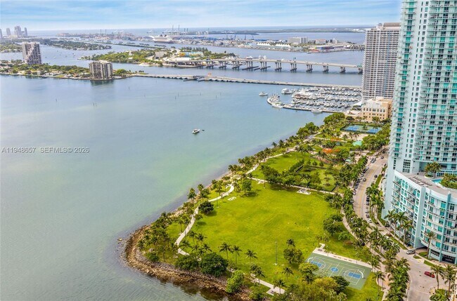 Building Photo - 2020 N Bayshore Dr