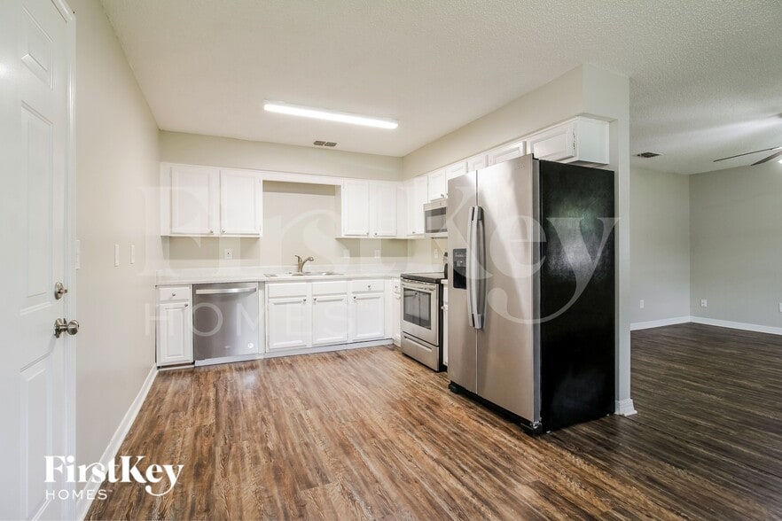 Building Photo - 7742 Club Duclay Dr