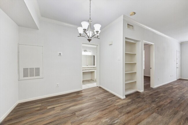 Building Photo - 2255 Braeswood Park Dr