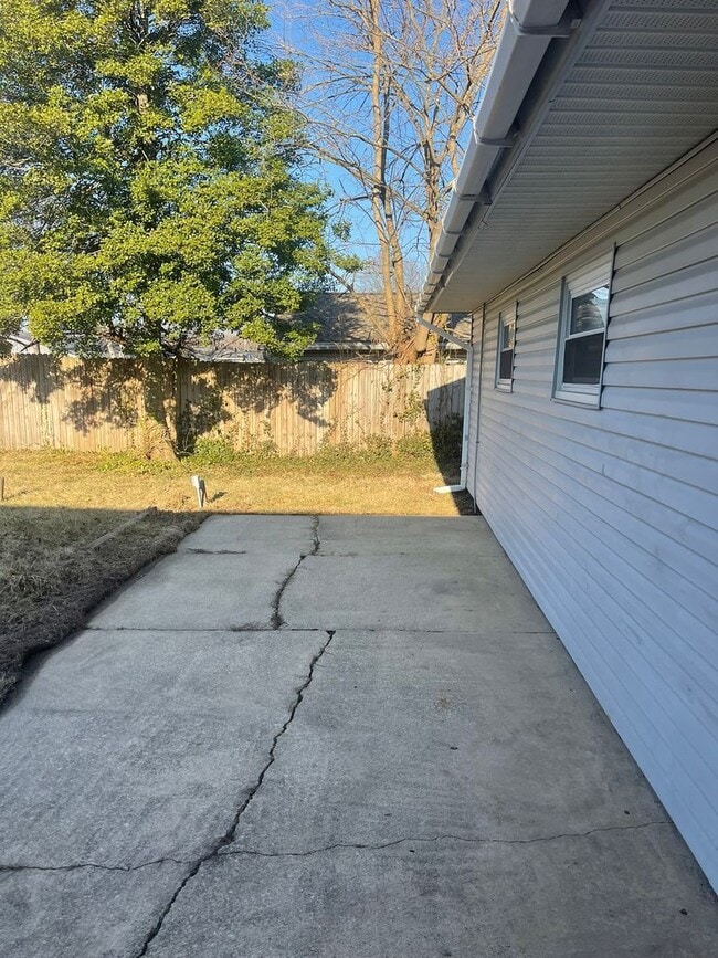 Building Photo - 11 Malvina Ln