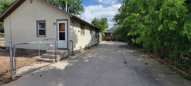 Building Photo - 2 bedroom 1 bath