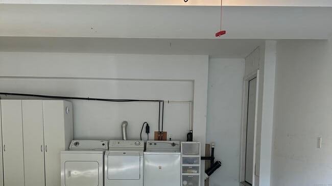 Building Photo - 35 Paddock Ln