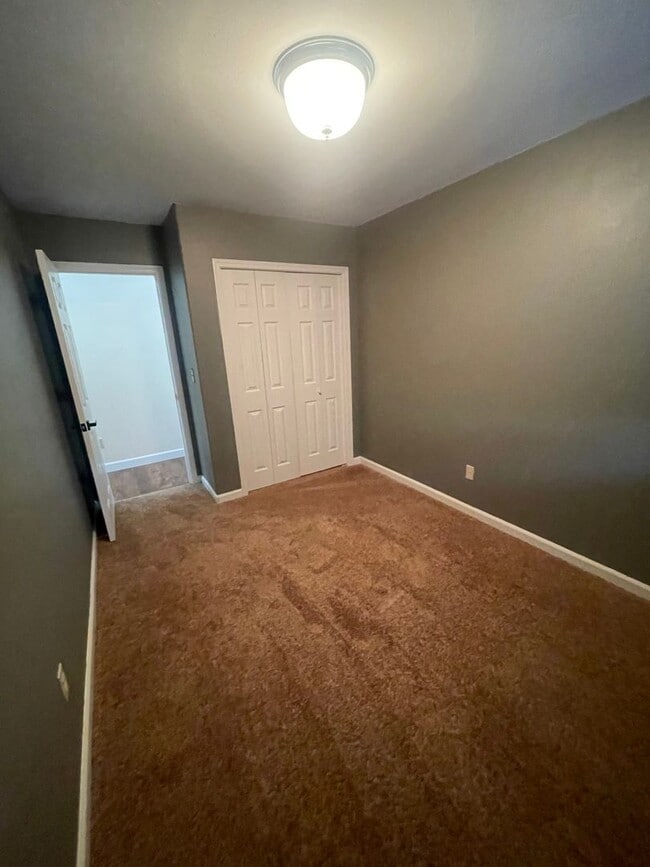 Building Photo - Pet Friendly Charming 3 Bedroom Home with large office!