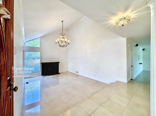 Building Photo - 10211 Clematis Ct