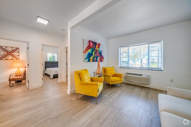 2 BD, 2 BA - 950 SF - Living Room - Design Place