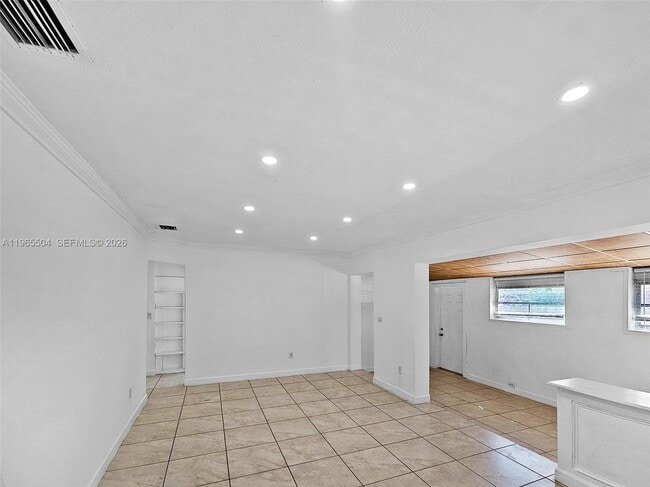 Building Photo - 315 NE 165th St