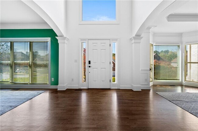 Building Photo - 3713 Lake Edge Dr