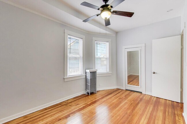 Building Photo - 1638 Oakwood Ave