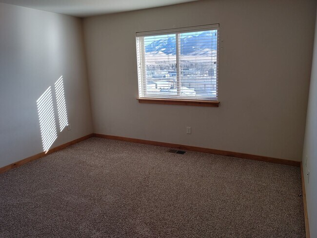 Building Photo - 110 Molly Dr