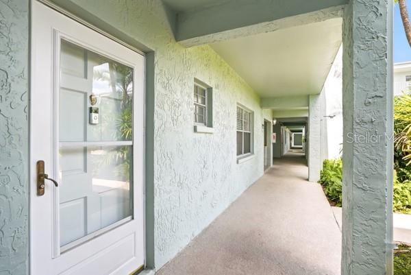 Building Photo - 1706 Belleair Forest Dr