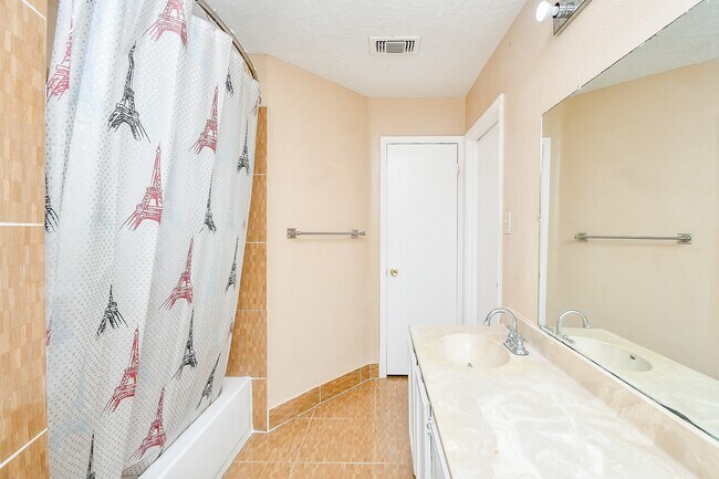 Building Photo - 11706 Spring Grove Dr
