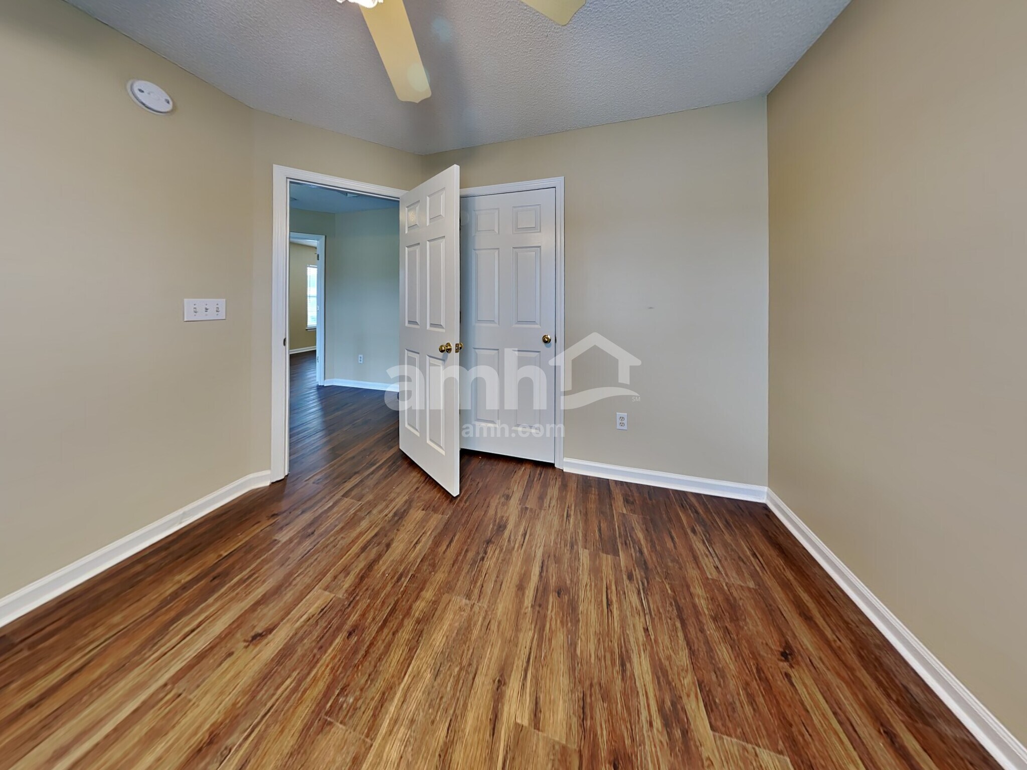 Building Photo - 423 Beverly Dr