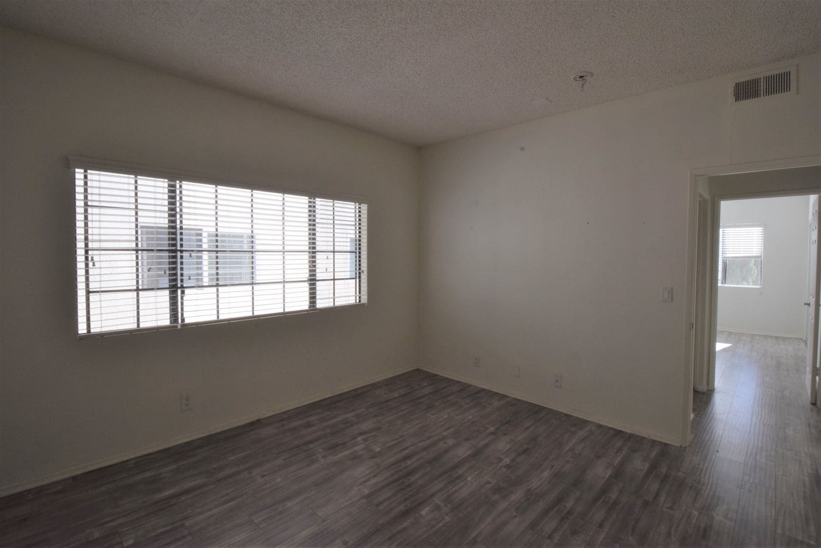 Building Photo - 11594 Moorpark St