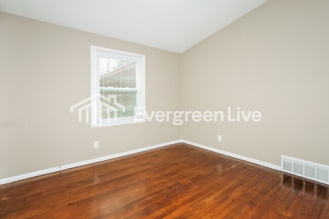 Building Photo - 1574 Gowan Dr