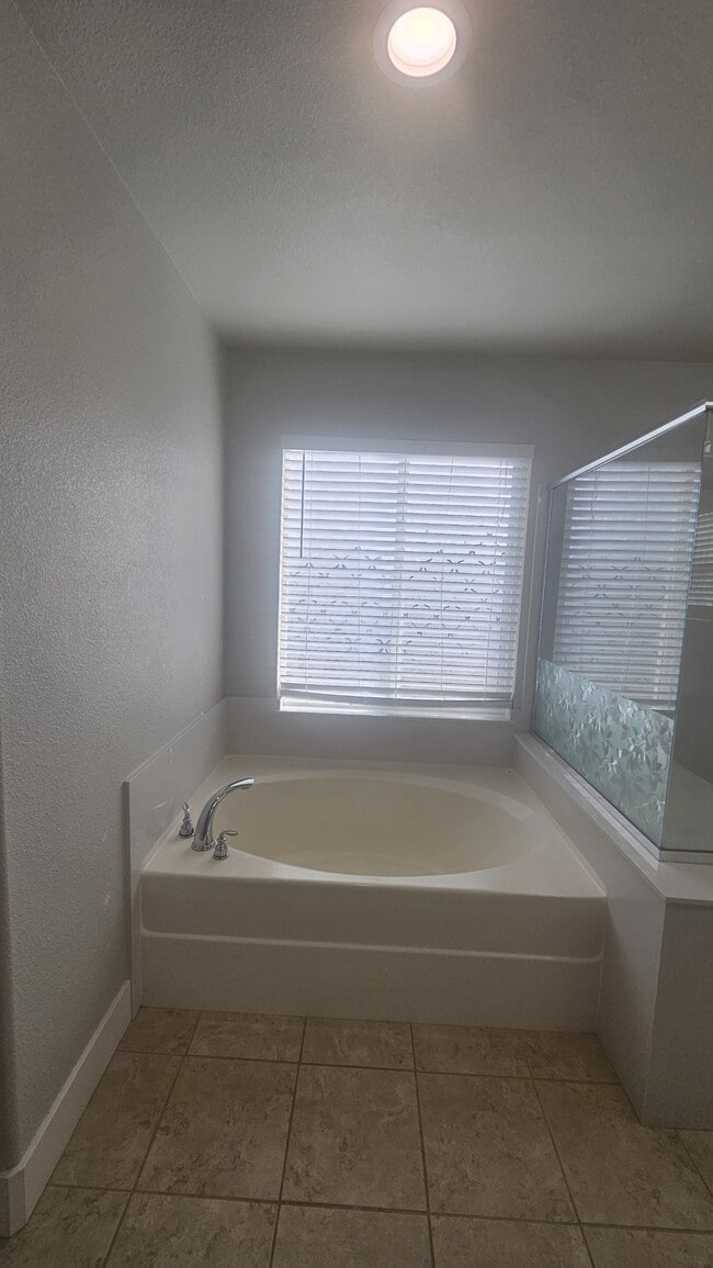 Building Photo - 3157 Rogue River Dr