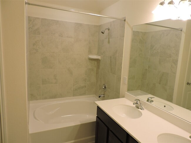 Building Photo - 1122 Epworth Ct.