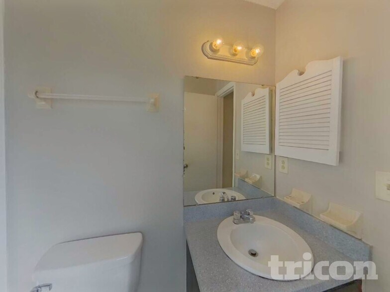 Building Photo - 7580 Falcon Trace Dr W