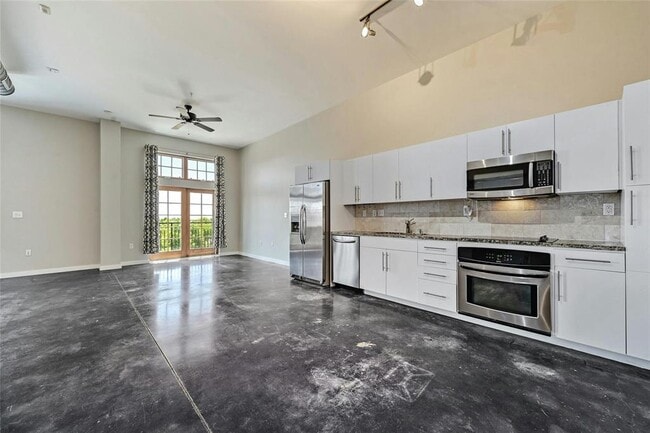 Building Photo - 2235 E 6th St