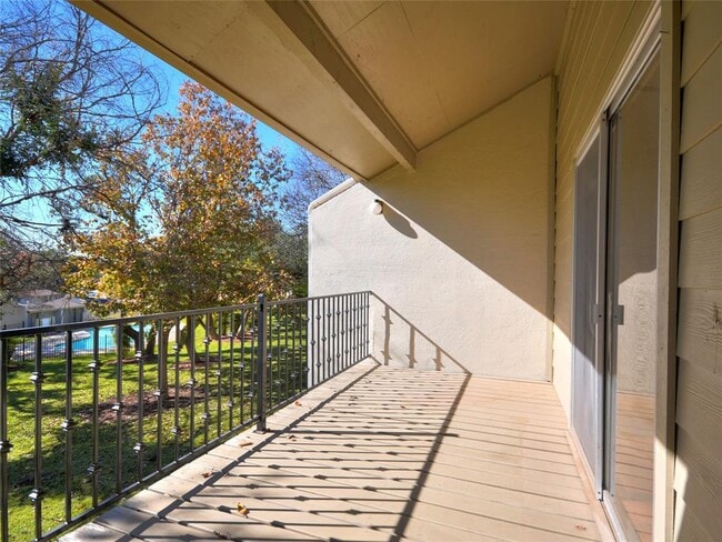 Building Photo - 100 Lido Cir