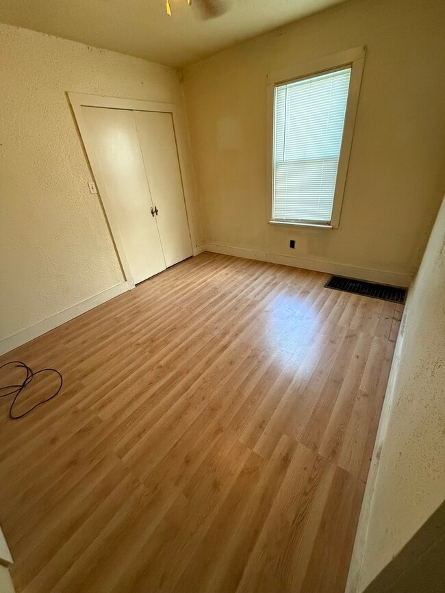 Building Photo - 3011 Myrtle Ave