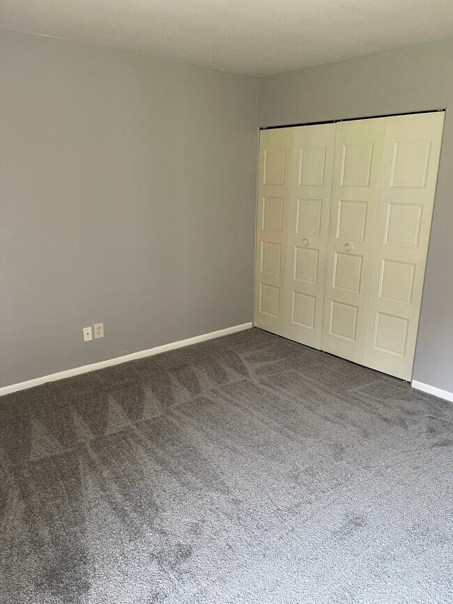 Building Photo - 4465 W Milham Ave
