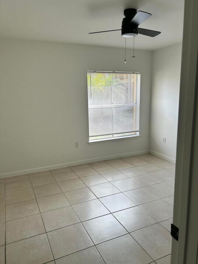 Building Photo - 4863 Via Palm Lakes