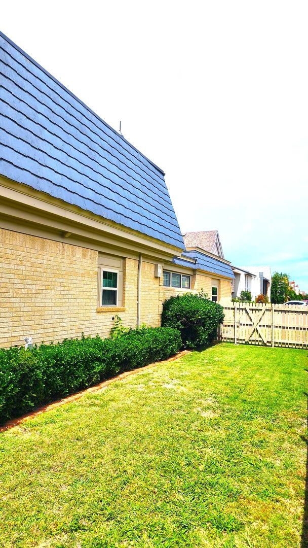 Building Photo - 3 Bed 2 Bath Townhome in Lakehurst Add NW OKC