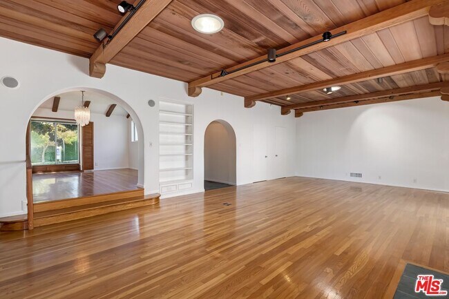 Building Photo - 921 24th St