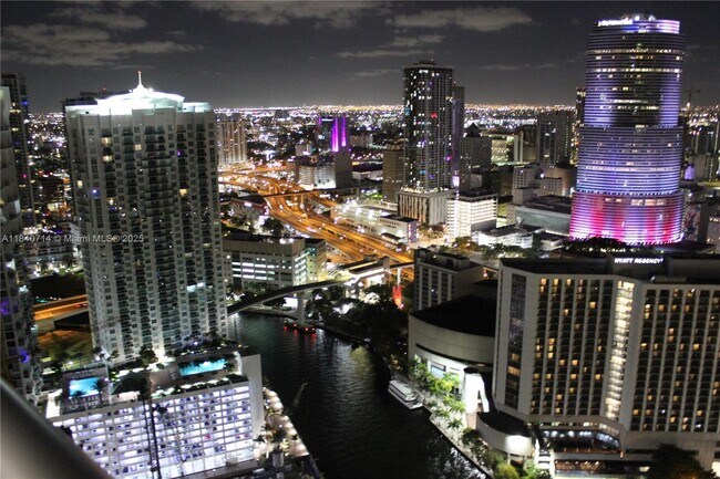 Building Photo - 485 Brickell Ave