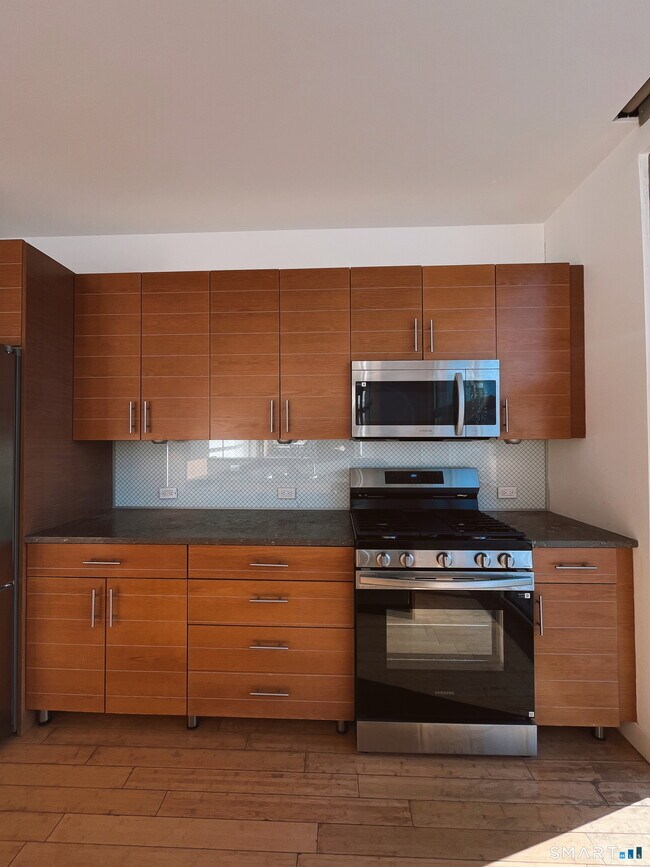 Building Photo - 33 N Water St