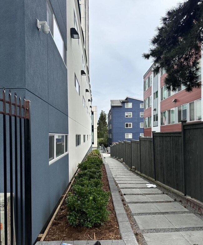 Building Photo - 1 bedroom in Seattle WA 98105