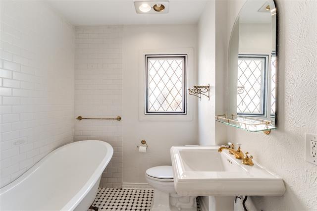 Building Photo - 4521 Mockingbird Ln