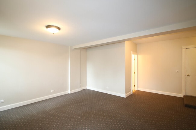 Building Photo - 648 W Parkside Dr