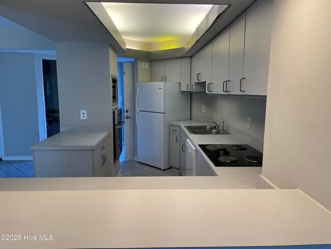 Building Photo - 891 Marina Dr