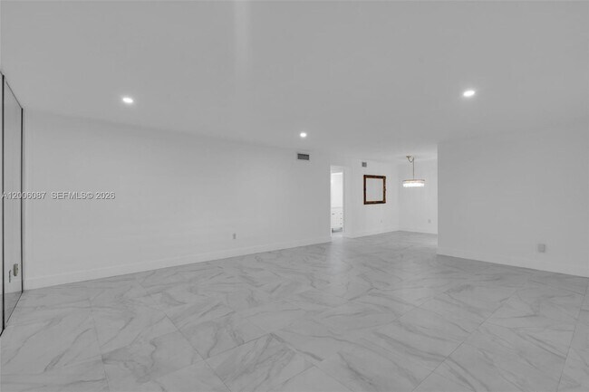 Building Photo - 11960 NE 19th Dr