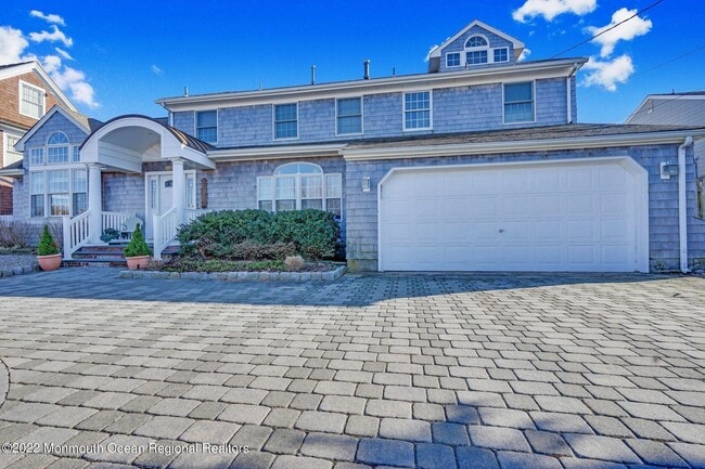 Primary Photo - 323 Cove Dr