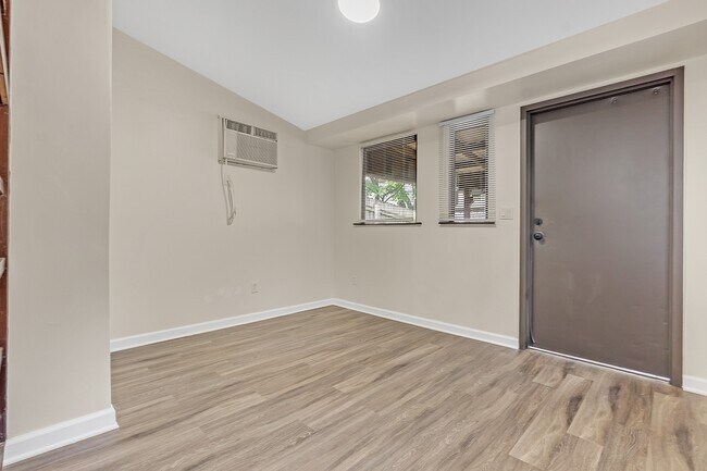 Building Photo - 1838 Quail Park Cir