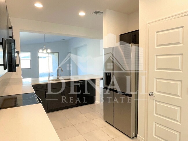 Building Photo - 7954 W Medlock Dr