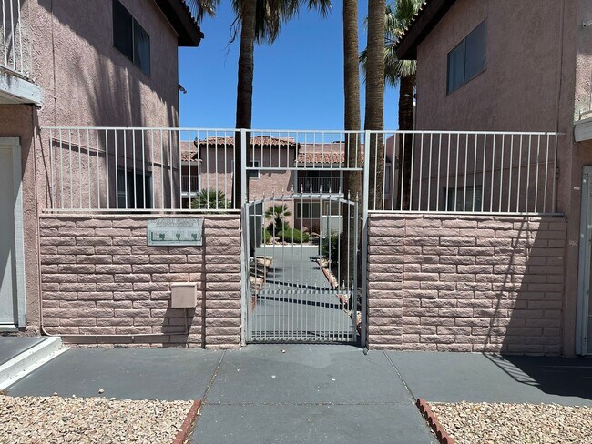Building Photo - SE Desert Inn and Eastern!! Townhouse with 2 parking Spaces!! Recent Remodel!!