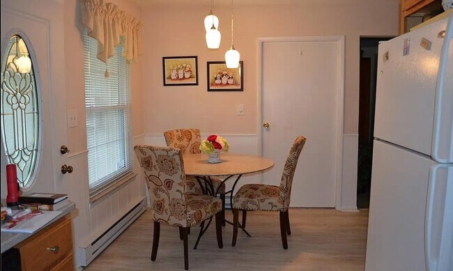 Eat in Kitchen - 865A Inverness Ct