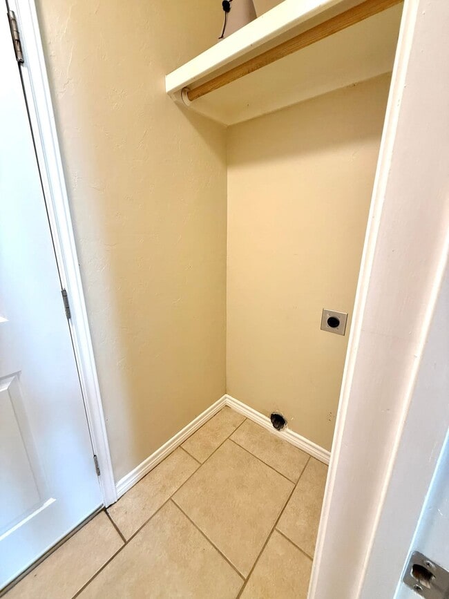 Building Photo - 402 Boggy Creek Dr