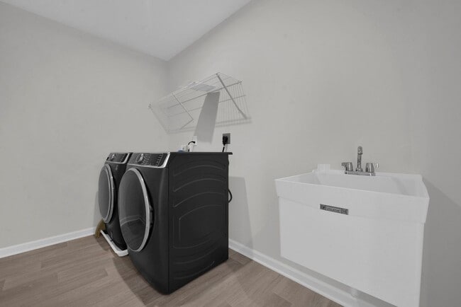 Building Photo - High End-New Build 5 Bed Home Plain City