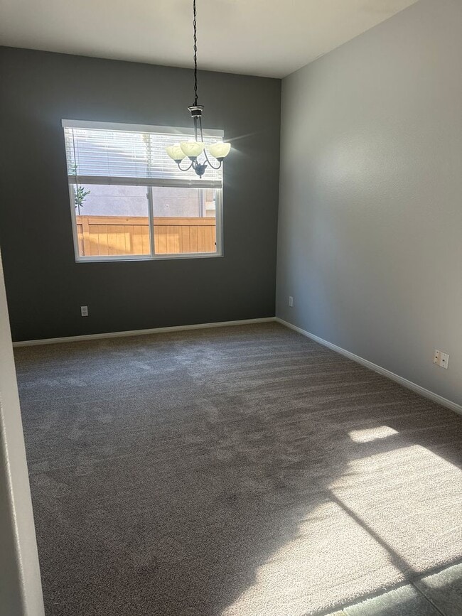 Building Photo - Single Story 4 bed 3 bath for Rent in Temeku Hills