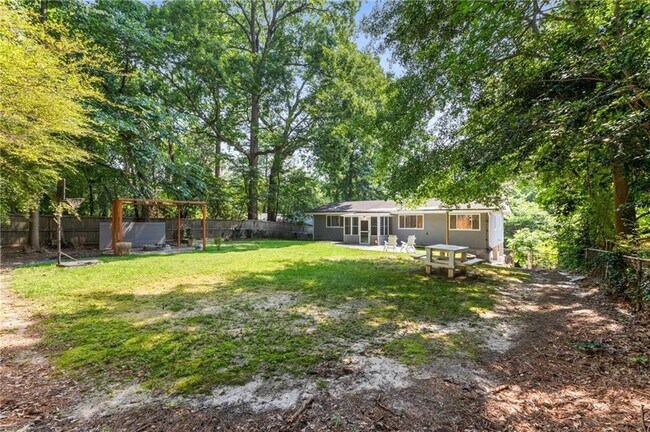 Building Photo - 2132 Fairway Cir NE