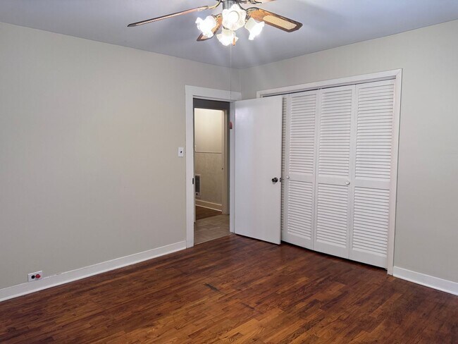 Building Photo - Country Living on 2 Acres! Palmyra Area. 2 Bed/1 Bath and a office.