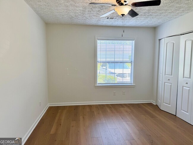 Building Photo - 2802 Pine Valley Way NW