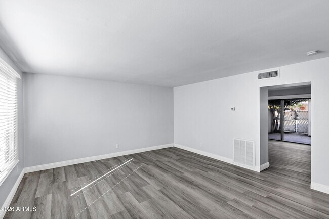 Building Photo - 14 E Hermosa Dr