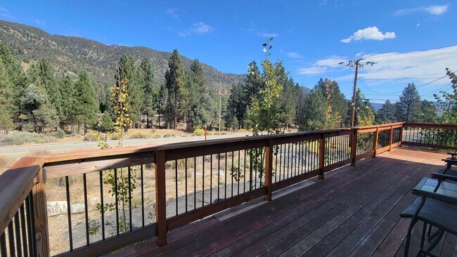 Building Photo - 3 Bedroom Home with Mountain Views Bordering National Forest