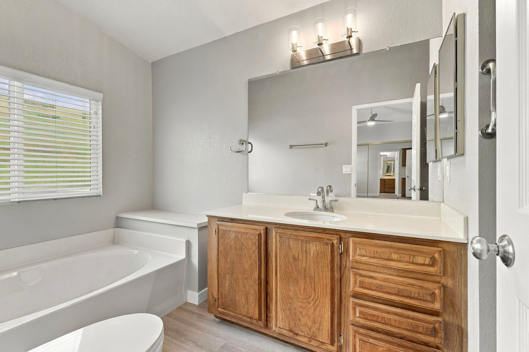 Master Bath - 2010 W San Marcos Blvd