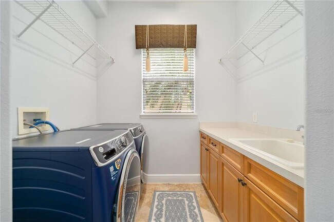 Building Photo - 2333 Pinehurst Ct